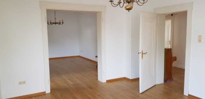 Sanierte Hochparterrewohnung mit 3 Zimmern, Wohnküche, Bad und Balkon in Saarlouis