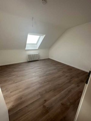 Sehr schöne 3-Zimmer-Dachgeschosswohnung in Mönchengladbach-Windberg