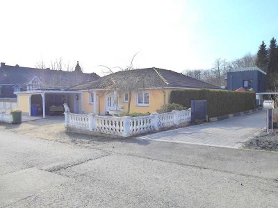 Barrierefreier 3 Zimmer Bungalow Baujahr 2009 mit Garten und Pool in guter, ruhiger Lage
