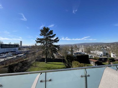 *PARTAW IMMOBILIEN* ++Penthouse in Top-Lage mit Blick in Richtung Taunus!++
