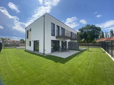 Erstbezug: schlüsselfertige oder belagsfertige Doppelhaushälfte mit Garten, Terrasse, Balkon und 4 Zimmern in Pottendorf!