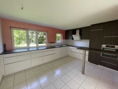 Stilvolle, vollst. renovierte 3,5-Raum-EG-Wohnung mit geh. Innenausstattung mit Terrasse und EBK