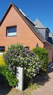 Vermietung ab 01.02.2026: schönes kleines Haus, Wohnung in Laboe, 80 m², plus Garten, Keller, DG