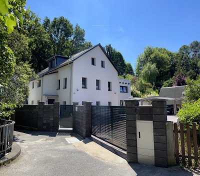 Geschmackvolle 2-Raum-Wohnung mit Terrasse und Einbauküche in Dresden