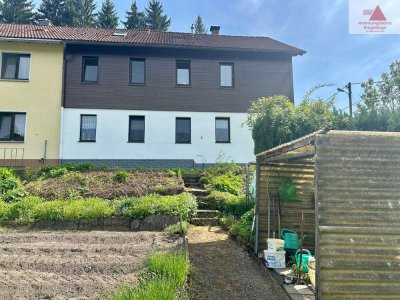 Einfamilienhaus mit Garage, Kamin & Pool in Waldrandlage: Reihenendhaus in Witzschdorf bei Chemnitz