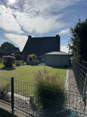 Gepflegte Doppelhaushälfte mit 4 Zimmern und Carport in Böklund