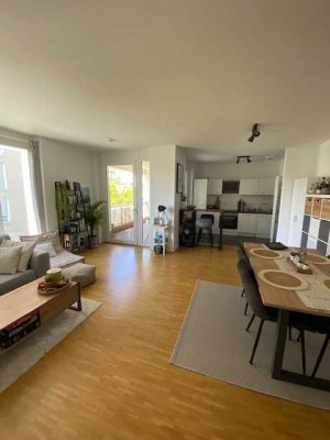 Schöne hochwertige 2-Zi. Whg. mit Balkon