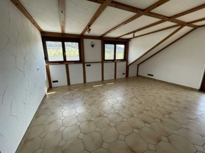Ansprechende 2,5-Zimmer-DG-Wohnung mit Balkon in Heimsheim