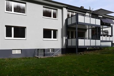 Helle 4 Zimmer Wohnung mit Südbalkon, gepachtetem Gartenstück und Waldblick!