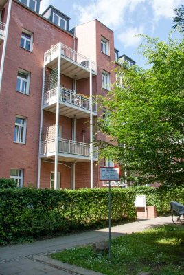 Wohnung mit Balkon an der Küche – Bad mit Wanne und Dusche