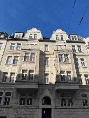 Erstbezug nach Sanierung I charmante 2-Raum-Wohnung mit großzügiger Küche und Loggia