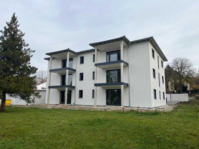 Attraktive, ruhige 3-Zimmer Wohnung, überdachter Balkon, Aufzug, in Krumbach (Schwaben), Erstbezug