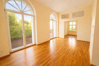 Herrschaftliche Hochparterrewohnung mit Terrasse, Kamin, Carport, in ruhiger Lage