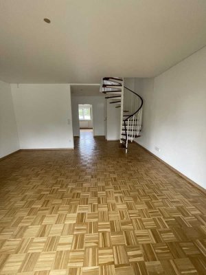 Helle 3,5-Zimmer Wohnung mit Balkon in Berlin, Erstbezug nach Sanierung