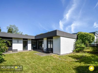 Bungalow in Süd-West-Ausrichtung, Vier-Zimmer, Garten und viel Privatsphäre in ruhiger Lage. Garage.