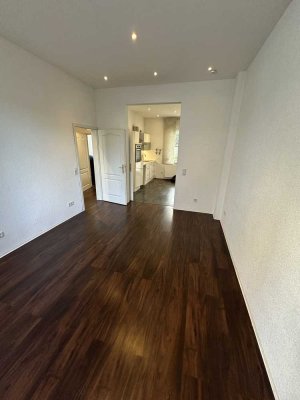 Direkt am Park! Schöne 3,5-Zimmer-Wohnung mit Balkon.