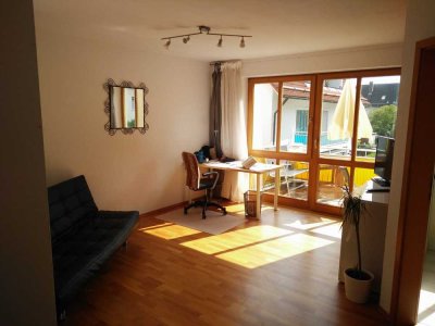 Sofort frei, sonnige 2-Zi.-Wohnung nahe Universität mit neuem Bad großer Balkon möbliert