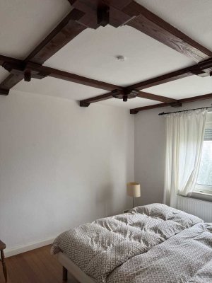 Helle 3-Zimmer-Wohnung mit Altbaucharme in begehrter Wohnlage nach Sanierung.