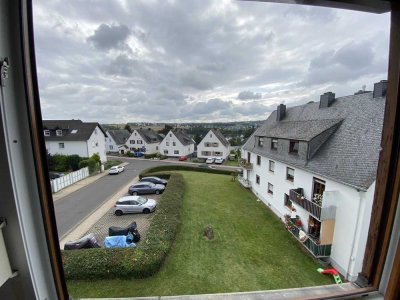 Möblierte, helle 3- Zimmer-Dachgeschosswohnung (70 m²) in ruhiger Lage