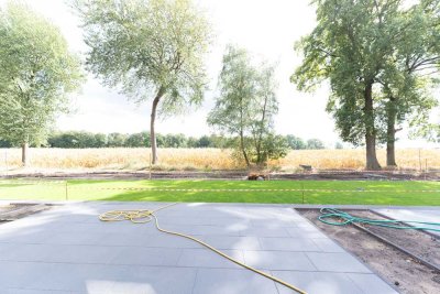 Neubau-Erstbezug: Energieeffizientes und modernes Wohnen mit Raum für Mehrgenerationen