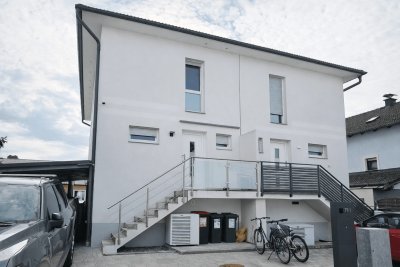Moderne Doppelhaushälfte mit Pool in ruhiger Lage nahe Wien
