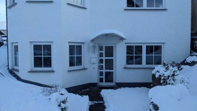 Wohnung mit zwei Zimmern und neuwertiger Küche in Steimel