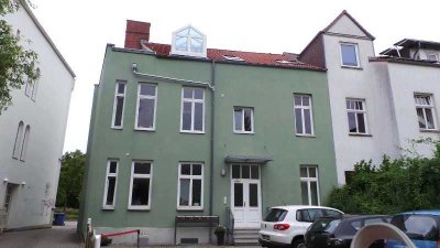 Schicke 2-Raumwohnung in der STV mit Parkett, Duschbad, EBK und Stellplatz mgl. !!!