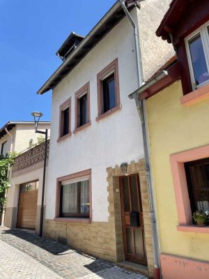ImmobilienPunkt*** Altstadthäuschen mit überraschendem Platzangebot
