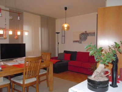 Helle 2-Zimmer-Wohnung mit TG-Platz - verfügbar ab Mai 2026