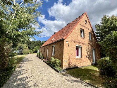 Wer die Ruhe und viel Platz sucht: Saniertes EFH (6 Zi, 3 Bäder) in GF-Kästorf mit tollem XXL-Garten