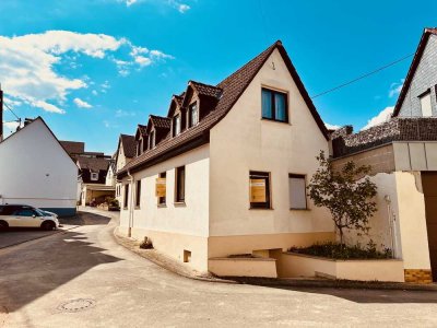 Historisches Haus mit Keller und Scheune zur Sanierung