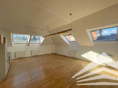 Großzügige, klimatisierte 2-Zimmer Dachgeschosswohnung in Alturfahr!