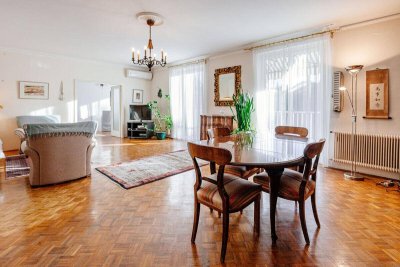 Sonnendurchfluteter Ausblick inmitten der Stadt - mit Balkon und Klimaanlage