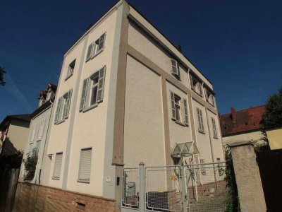 Solides, großzügiges 1-2 FH Stadthaus mit ELW/Büro im EG, 1.+2. OG Maisonette + Dachterrasse !