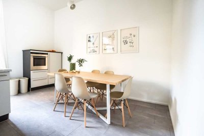 Exklusive, möblierte 2-Zimmer-Hochparterre-Wohnung mit geh. Innenausstattung mit EBK All Inclusive