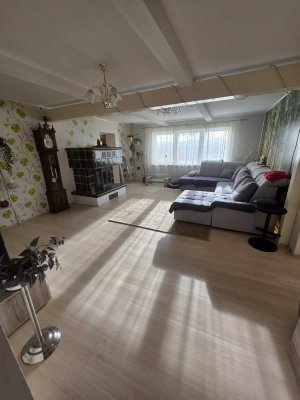 Großzügiges Haus mit 11 Zimmern und Garage in Usingen