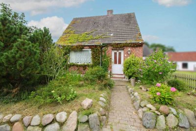 Willkommen zuhause: Charmantes Einfamilienhaus mit Renovierungsbedarf in Nordhackstedt