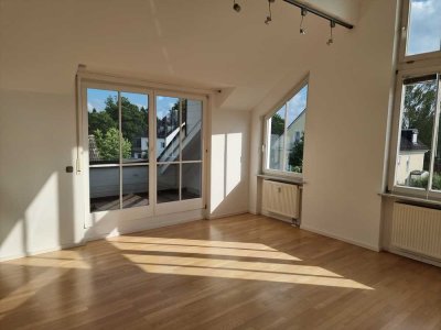 Lichtdurchflutete 3- Zimmer Dachgeschosswohnung in München Trudering