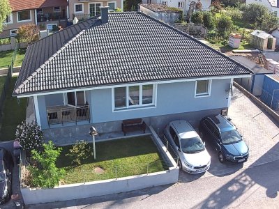 Bungalow - charmant - gepflegt - "cosy" - tolle Raumaufteilung und schöner Ausblick !
