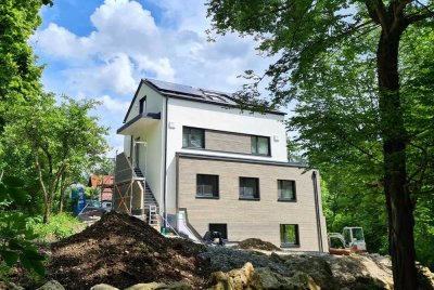 Stilvolle Neubau Erstbezug 4-Raum-Maisonette-Wohnung  mit EBK in Starnberg