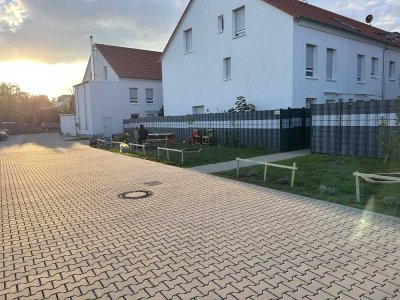 Neuwertiges, großzügiges RH mit gehobener Ausstattung