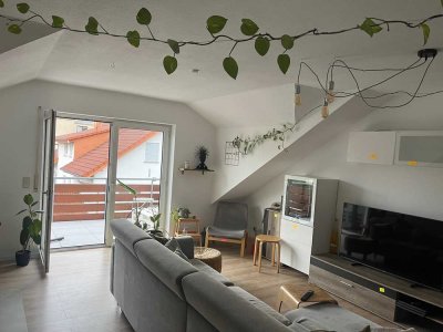 Gepflegte 2-ZKB Dachgeschosswohnung mit Balkon, Garage & Stellplatz in zentraler Lage von Bensheim