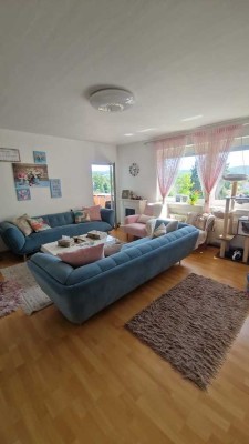 Stilvolle 4-Zimmer-Wohnung mit Balkon und EBK in 64367, Mühltal