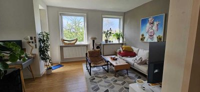 Herrliche 4-Zimmer-Wohnung-teilmöbliert, direkt Fuhlsbüttler Schleuse, S Bahn Ohlsdorf - im Grünen