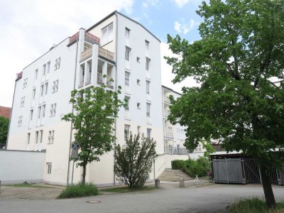 Straubing Zentrum: Bezugsfreie 3-Zimmer-Wohnung mit Loggia u. Tiefgaragenstellplatz Nh. Stadtplatz!