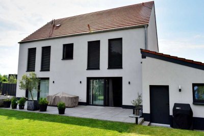 Design trifft Natur: KfW 55 Einfamilienhaus am Bürgerbusch mit Premium Ausstattung