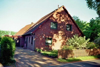 Top gepflegtes Einfamilienhaus mit Garage und Abstellräumen