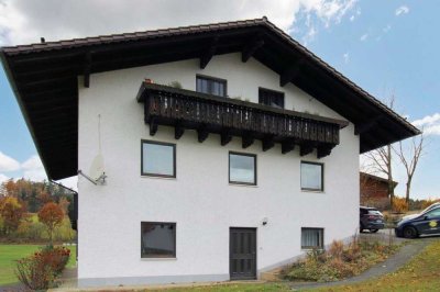 Idyllischer Charme mit Weitblick: 4-Zimmer-Wohnung mit 2 Balkonen in Geiersthal
