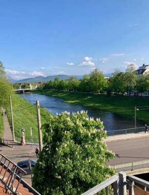 Großzügige und sehr helle 3 Zimmerwohnung