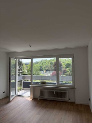 Erstbezug nach Sanierung: Moderne 2-ZKB mit Balkon, EBK & Stellplatz in Mainz-Gonsenheim
